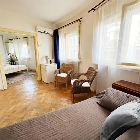 Bohemian In Center / Sleep & Explore *